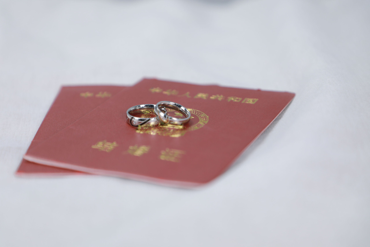 不能裸婚,要门当户对!