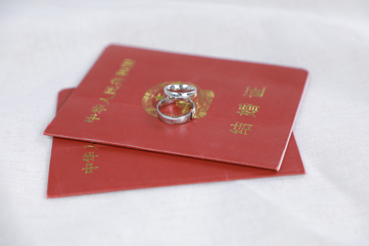 不能裸婚,要门当户对!